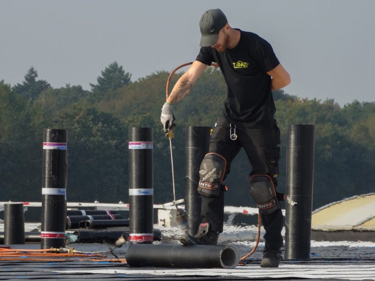 T-dak dakdekker Apeldoorn Deventer Zwolle Nederland Wilp Twello Groningen Friesland Drenthe Overijssel Flevoland Gelderland Utrecht Noord-Holland Lekkage dakreparatie platte daken