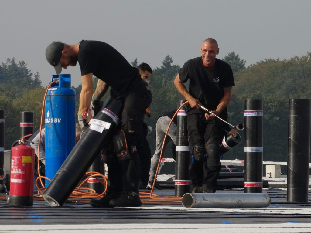 T-dak dakdekker Apeldoorn Deventer Zwolle Nederland Wilp Twello Groningen Friesland Drenthe Overijssel Flevoland Gelderland Utrecht Noord-Holland Lekkage dakreparatie platte daken